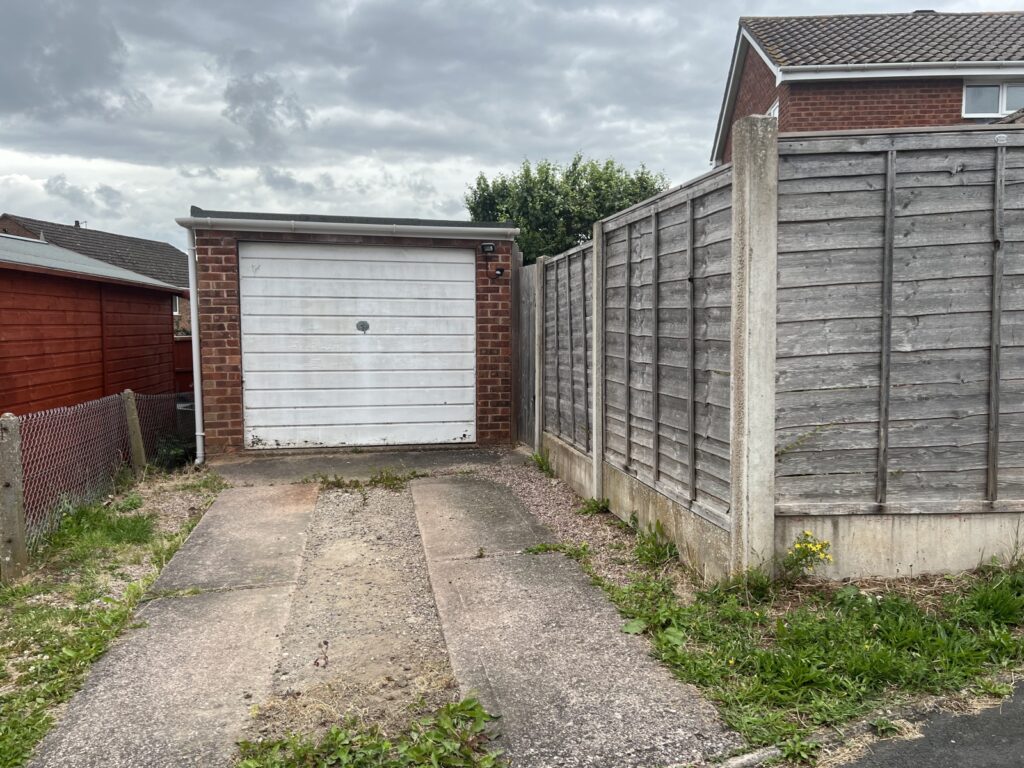 1 Spencer Drive - Picture No. 03