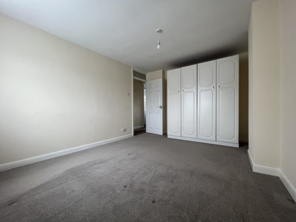 1 Spencer Drive - Picture No. 09