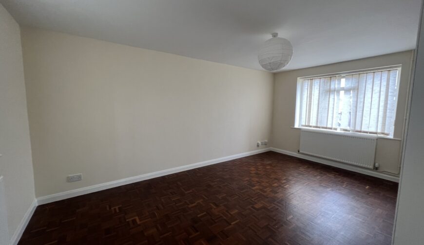 1 Spencer Drive - Picture No. 12