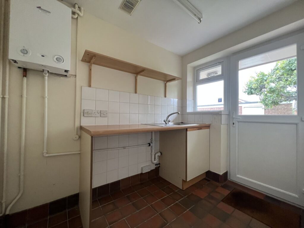 1 Spencer Drive - Picture No. 14