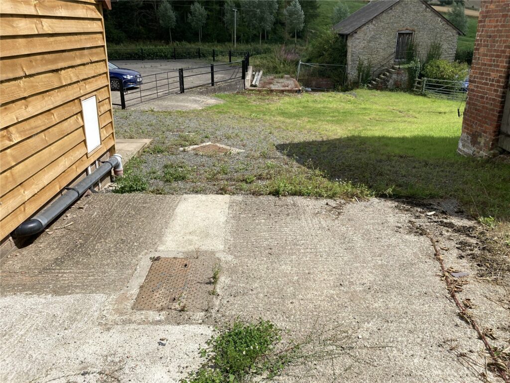 Red House Farmhouse, Lydbury North - Picture No. 86