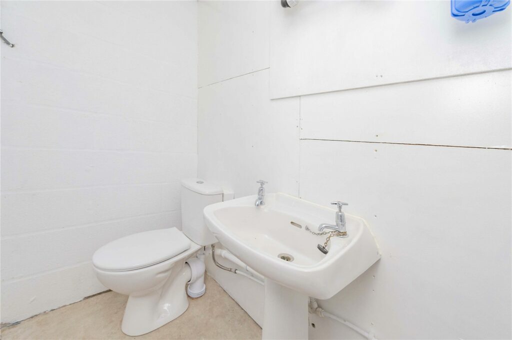 2 Parton Wood, Winnington - Picture No. 18