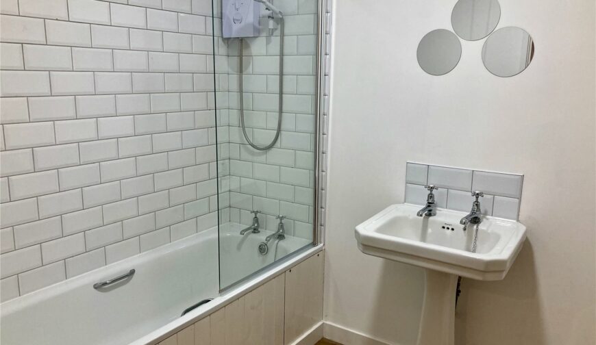 18 Hungerford - Picture No. 01