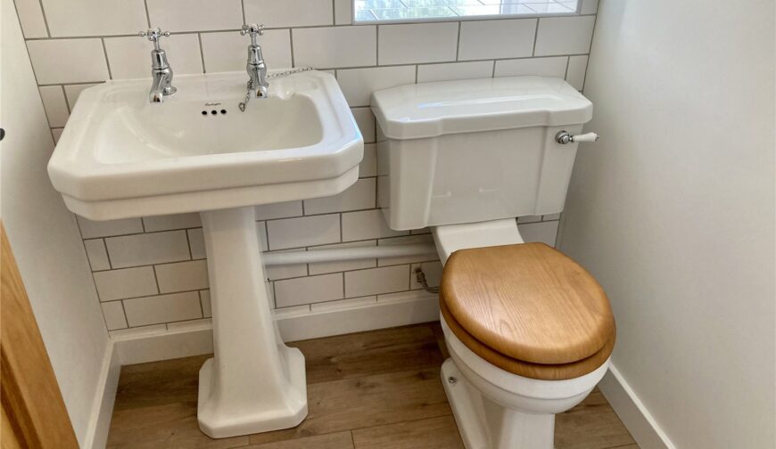 18 Hungerford - Picture No. 25