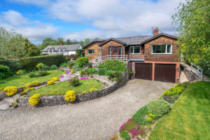 Spacious Bungalow Set in Harmony with the Surrounding Countryside