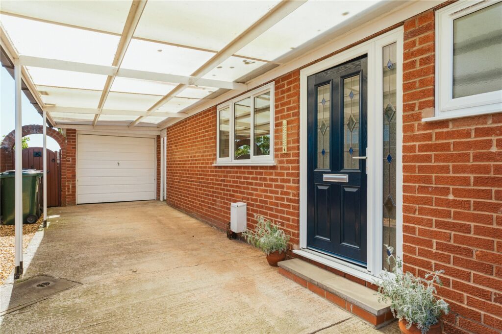 9 Beaconsfield Park - Picture No. 4