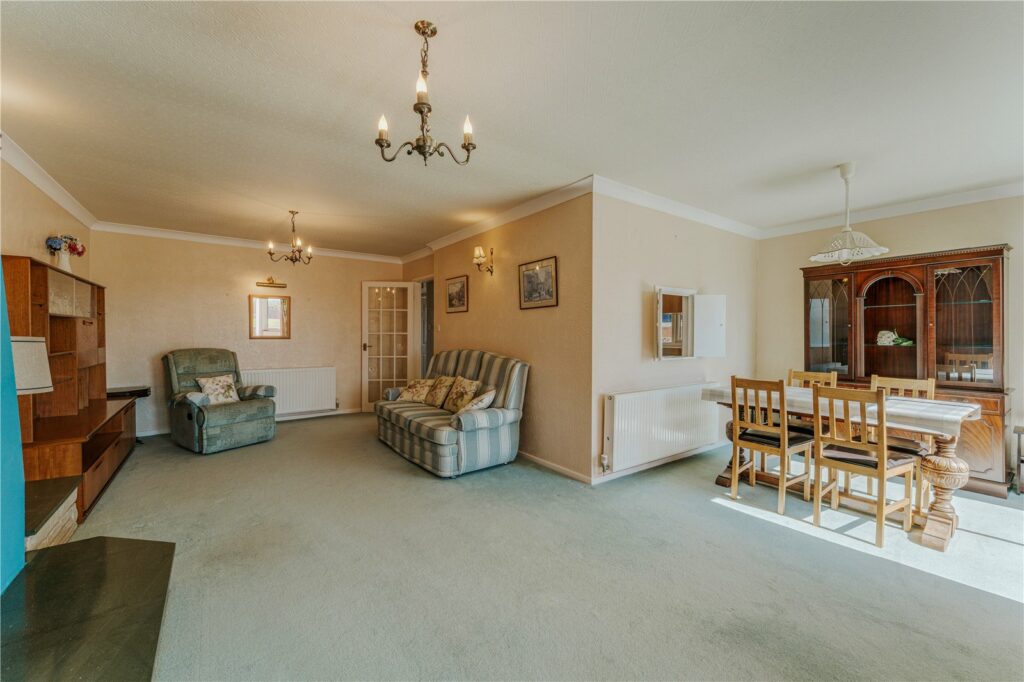 9 Beaconsfield Park - Picture No. 7