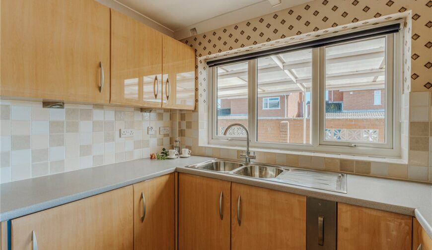 9 Beaconsfield Park - Picture No. 12