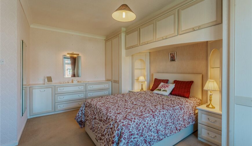 9 Beaconsfield Park - Picture No. 14