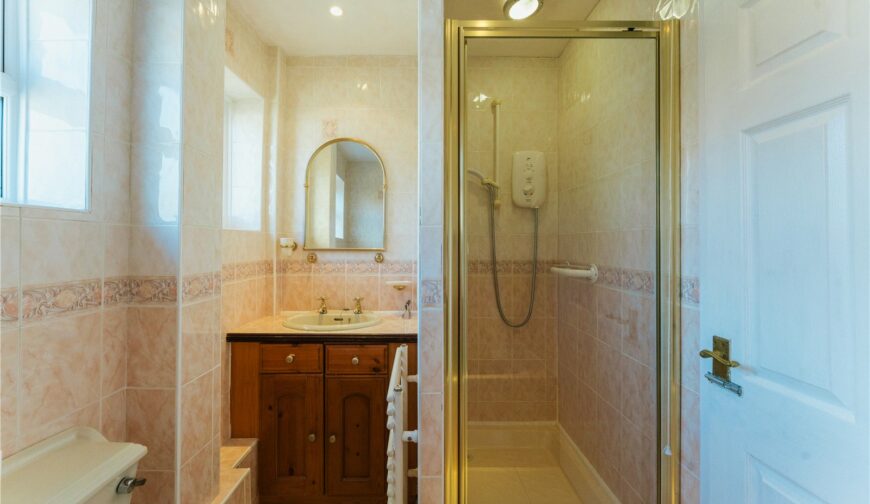 9 Beaconsfield Park - Picture No. 18
