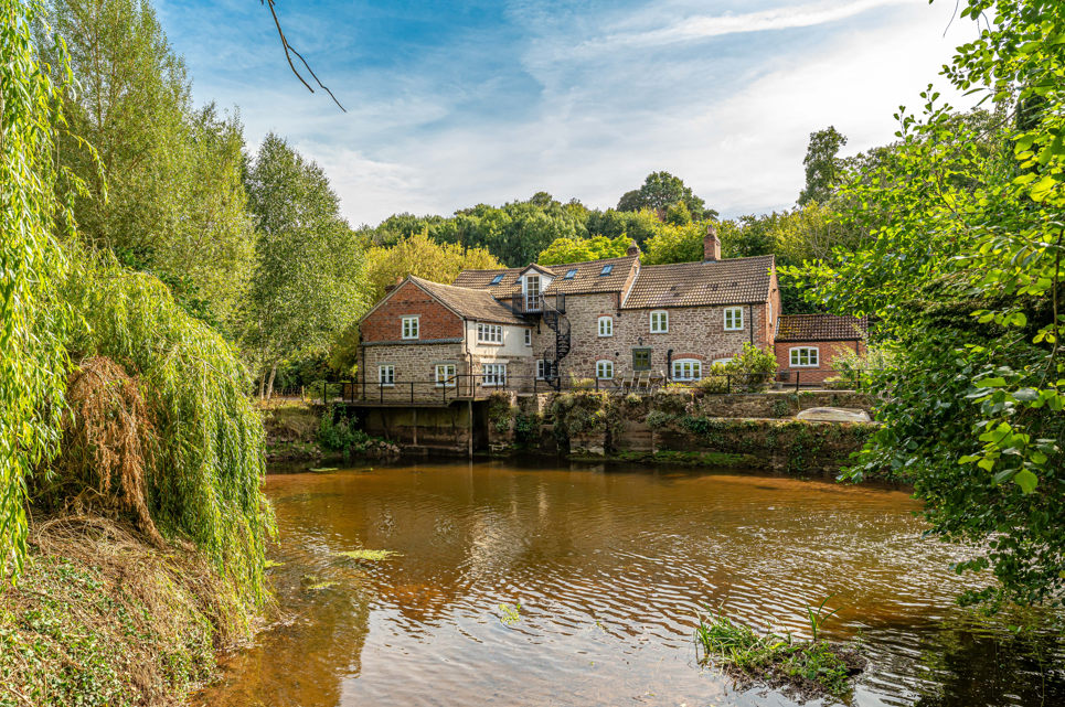Mill, stables and acres at Marstow, Herefordshire