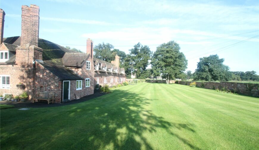 Flat 8 AlmsHouses - Picture No. 04