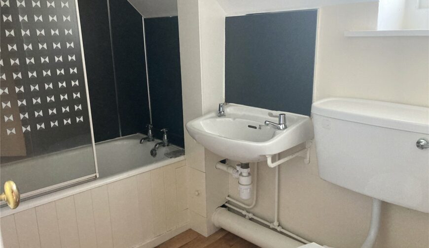 Flat 8 AlmsHouses - Picture No. 14