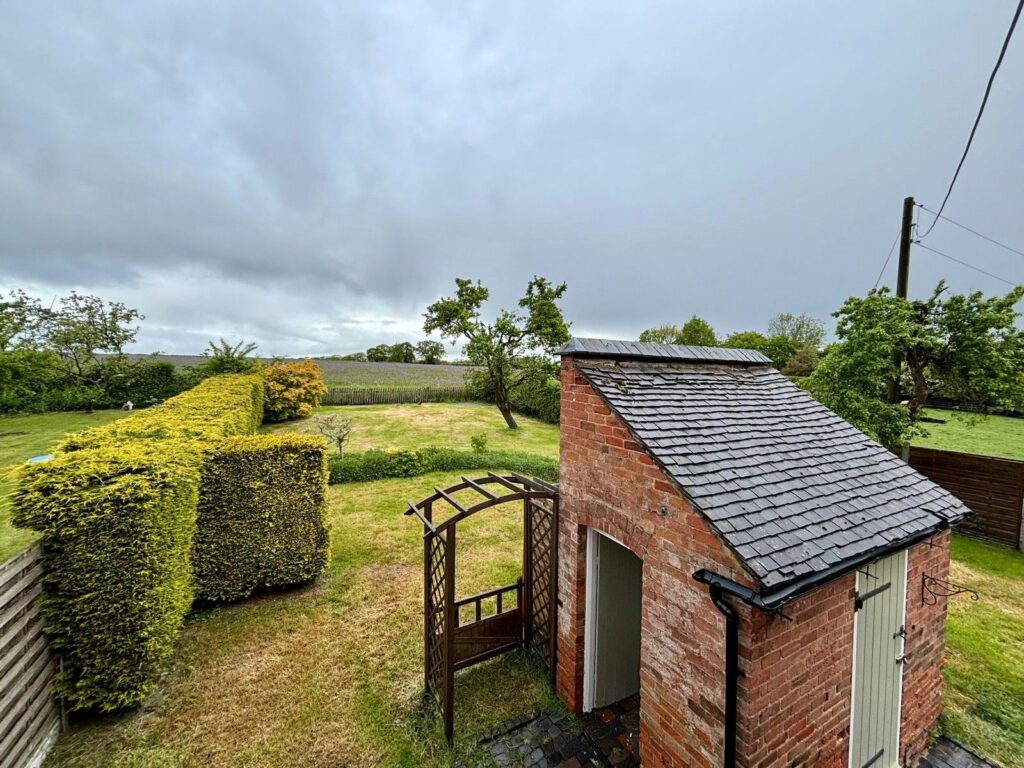 2 Callingwood Cottages - Picture No. 01