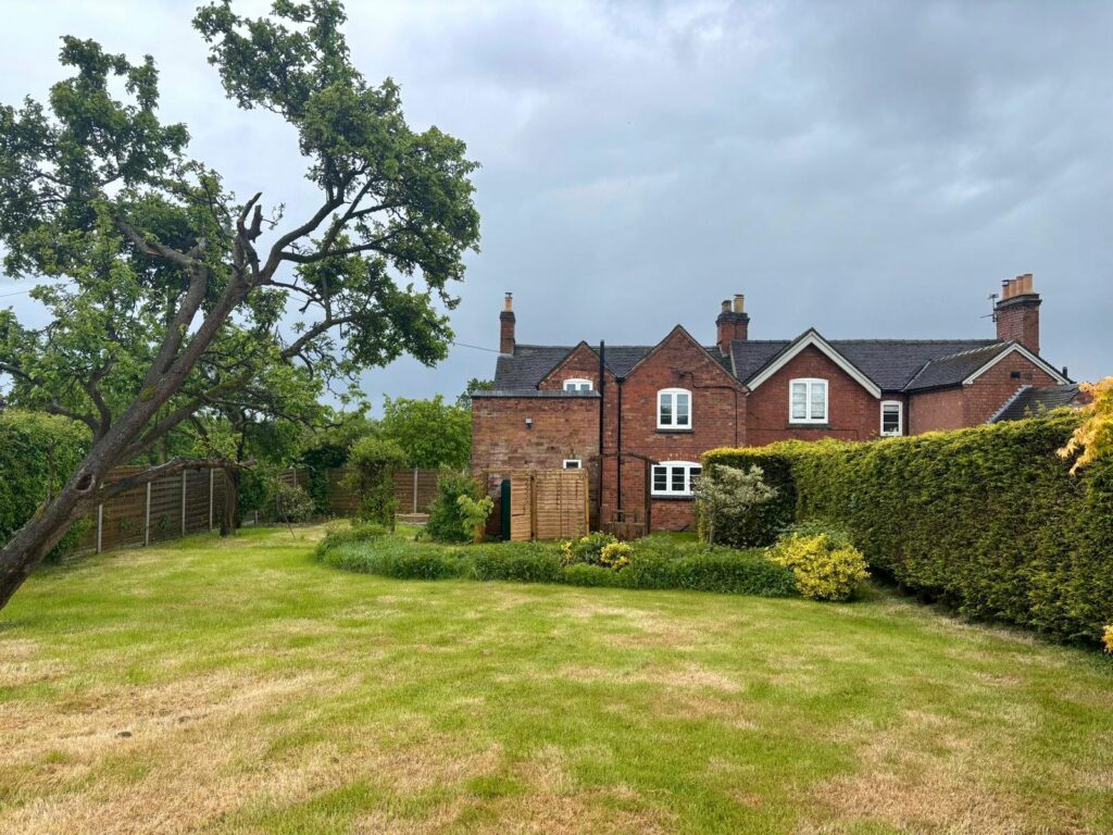 2 Callingwood Cottages - Picture No. 09