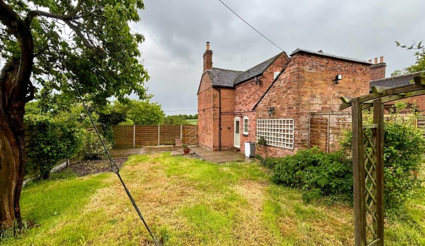 2 Callingwood Cottages - Picture No. 11
