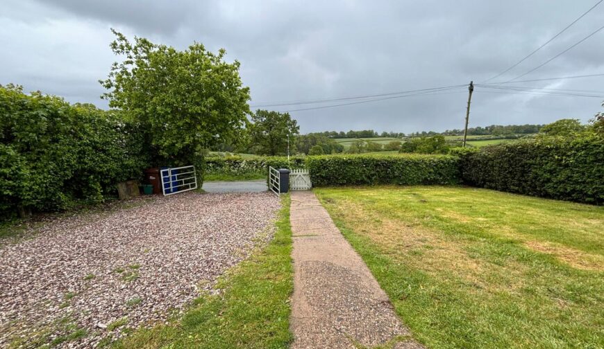 2 Callingwood Cottages - Picture No. 12