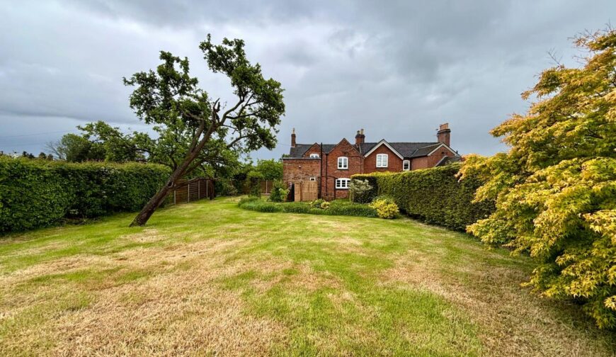 2 Callingwood Cottages - Picture No. 13