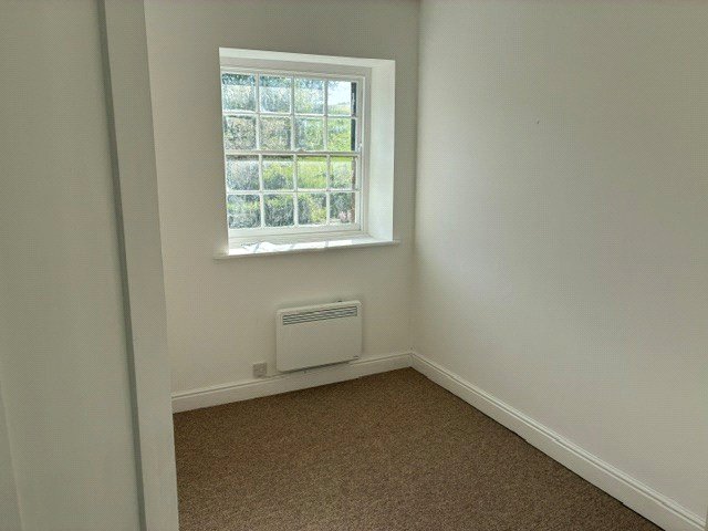 42 Moreton Eye - Picture No. 06