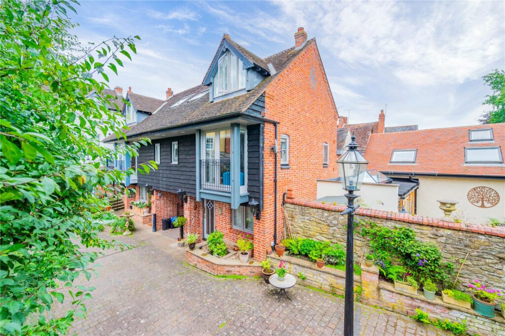 1 Berrington Court, Bell Lane - Picture No. 01