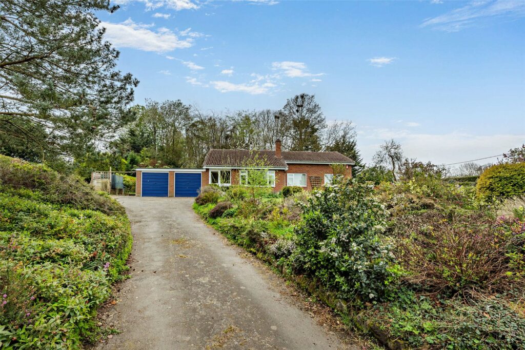 The Rowans, Longnor - Driveway