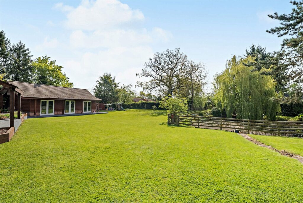 Leondari Manor, Station Road - 19