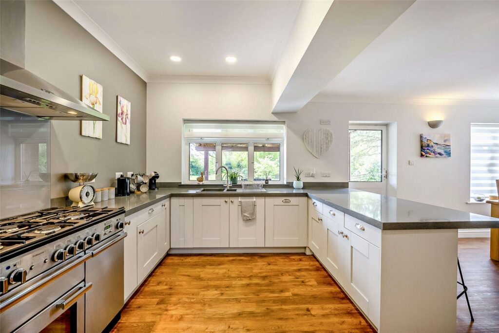 Leondari Manor, Station Road - 4