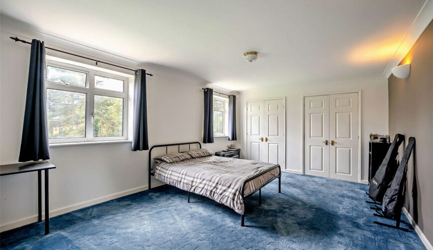 Leondari Manor, Station Road - 12