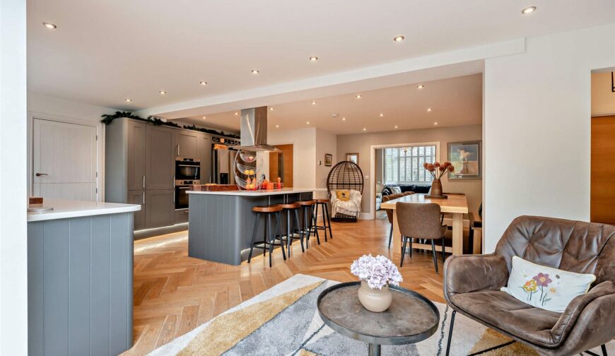1 Rad Valley Gardens - Living Kitchen