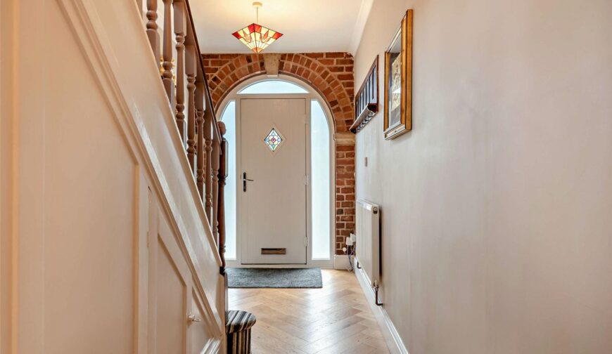 1 Rad Valley Gardens - Hallway