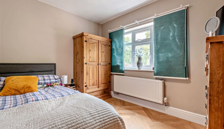 1 Rad Valley Gardens - Downstairs Bedroom