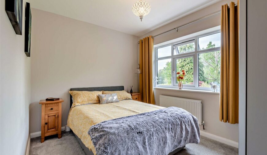 1 Rad Valley Gardens - Bedroom