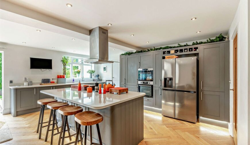 1 Rad Valley Gardens - Kitchen Island