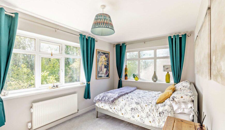 1 Rad Valley Gardens - Bedroom