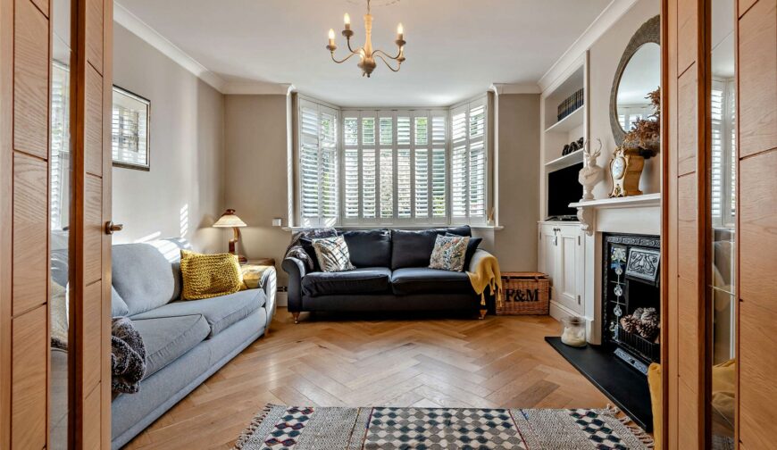 1 Rad Valley Gardens - Living Room