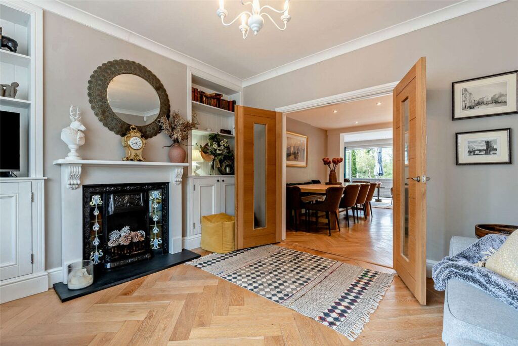 1 Rad Valley Gardens - Living Room