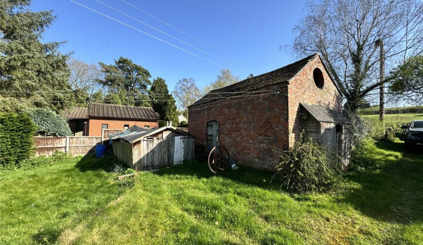 Cornes The Cottage, Offley Hay - Picture No. 05