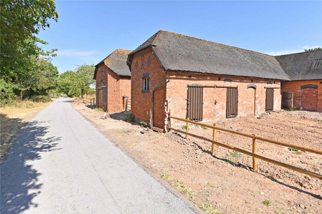 Barns 4, 5 and 6 Brockton Hall, Brockton - Picture No. 07