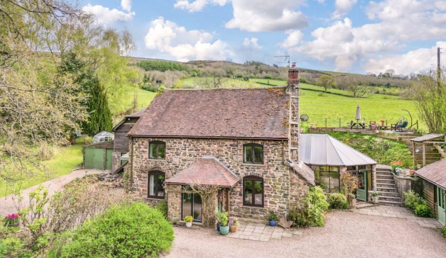 Manor Farm Cottage, Abdon - Picture No. 2