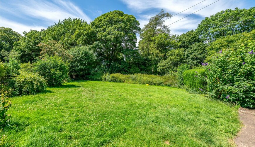 1 Orchard Bungalows, Bitterley - Picture No. 16