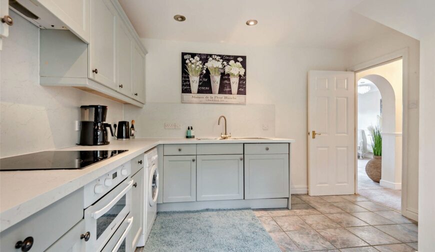 Flat 21, Upper Blackfriars Crescent, St. Marys Water Lane - 2
