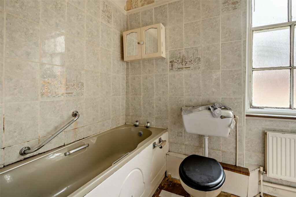 The Red House, Priorslee Village - Bathroom