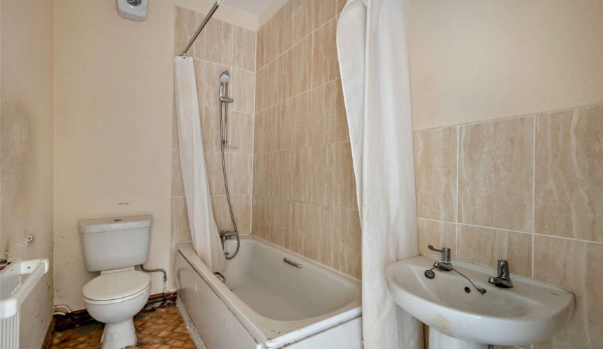 The Red House, Priorslee Village - Bathroom