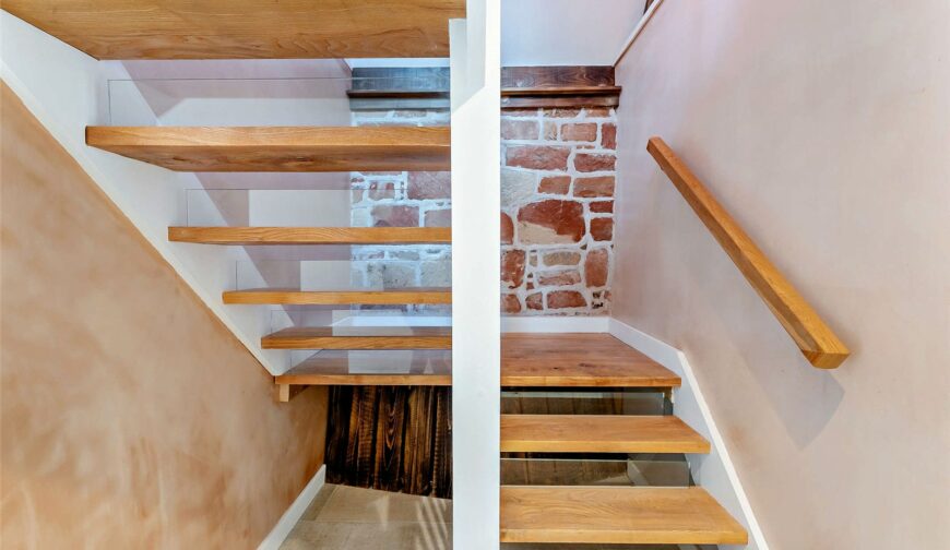 Barn Owl, Ensdon - Staircase