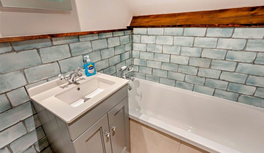 Barn Owl, Ensdon - Bathroom Suite