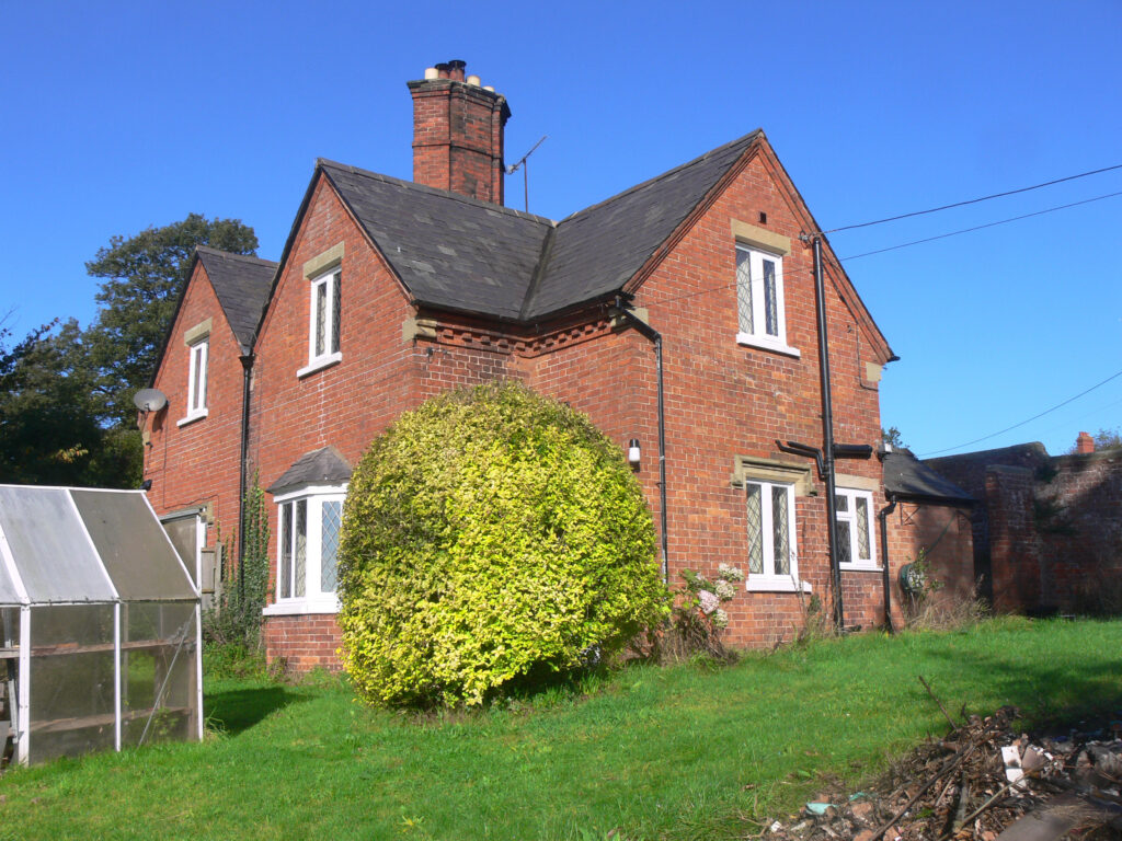 2 Newton Cottages - Picture No 01