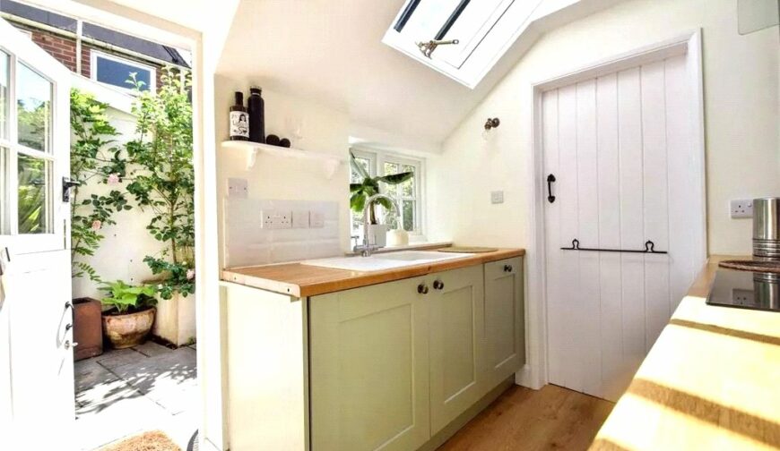 Clee Cottage, Bell Lane - Picture No. 5