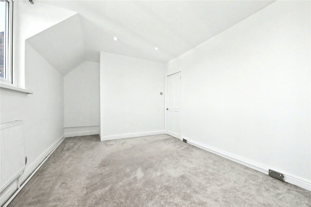 3 Council House, Croxton - Picture No. 06