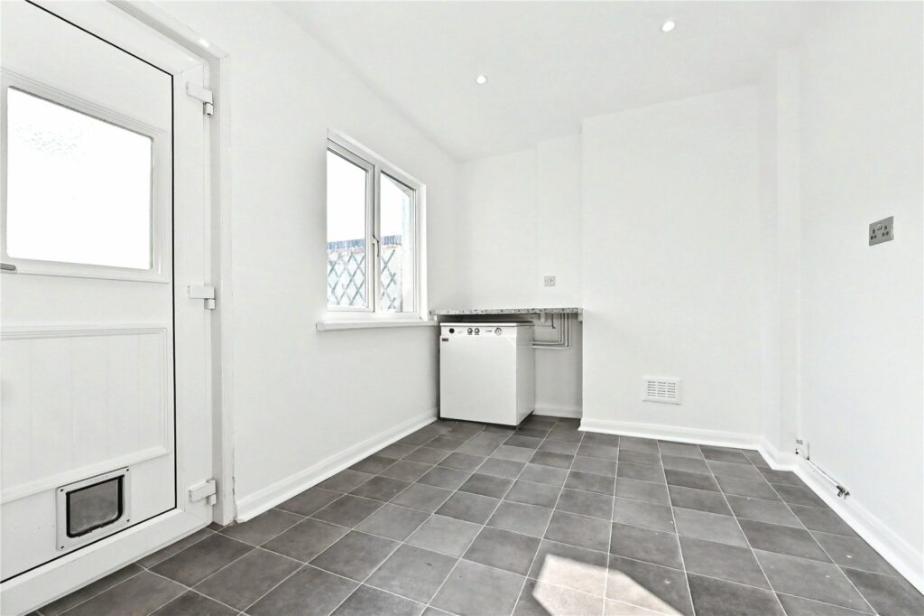 3 Council House, Croxton - Picture No. 12