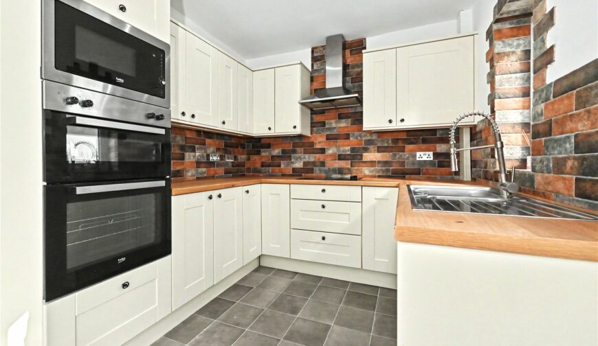 3 Council House, Croxton - Picture No. 13